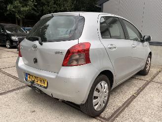 Toyota Yaris 1.3 semi-automaat, rijdbare schade picture 9