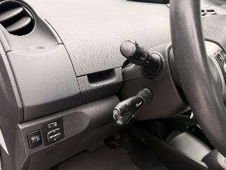 Toyota Yaris 1.3 semi-automaat, rijdbare schade picture 27