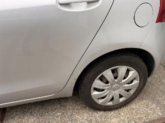 Toyota Yaris 1.3 semi-automaat, rijdbare schade picture 12