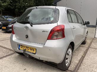Toyota Yaris 1.3 semi-automaat, rijdbare schade picture 10