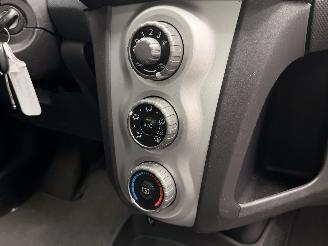 Toyota Yaris 1.3 semi-automaat, rijdbare schade picture 23