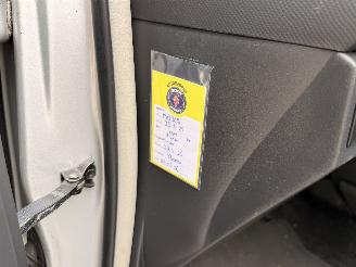 Toyota Yaris 1.3 semi-automaat, rijdbare schade picture 26