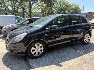 Opel Corsa 1.2-16V Enjoy, handgeschakeld picture 3