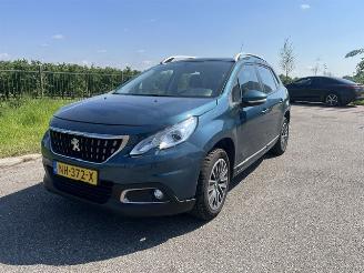 Damaged car Peugeot 2008 Blue lion edition AUTOMAAT 2017/3