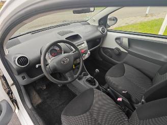 Toyota Aygo 1.0 Comfort Weinig schade picture 15