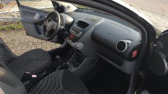 Toyota Aygo 1.0 5 deurs airco gebruikersschade picture 17