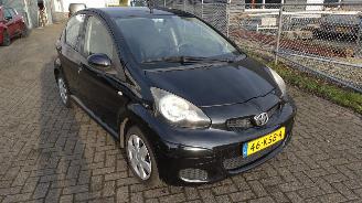 krockskadad bil auto Toyota Aygo 1.0 5 deurs airco gebruikersschade 2010/1