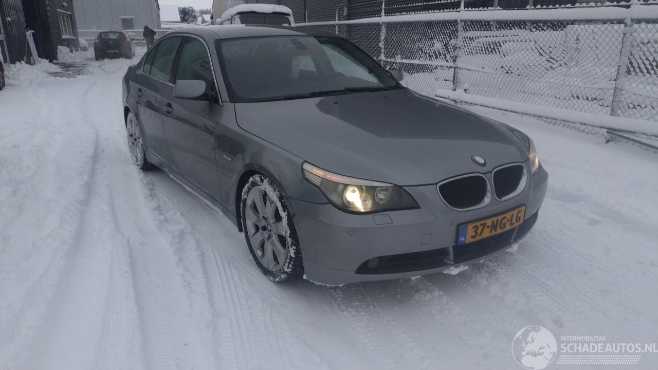BMW 5-serie 530i executive ,rijdt goed ,gebruikersschade!