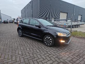 skadebil auto Volkswagen Polo 1.4 tdi luxe uitvoering weinig schade 2015/1