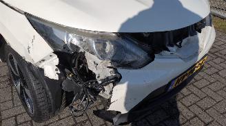 Nissan Qashqai 1.2 N-Connecta lichte schade  71000 km nap picture 2