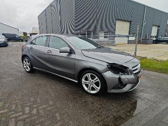 damaged passenger cars Mercedes A-klasse A180 ambition mooi frisse auto!! lichte schade 2012/1