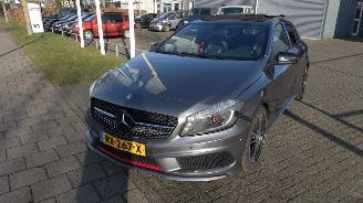 Mercedes A-klasse A 250 AMG Prestige Sport Super nette auto met rijdbare schade picture 3