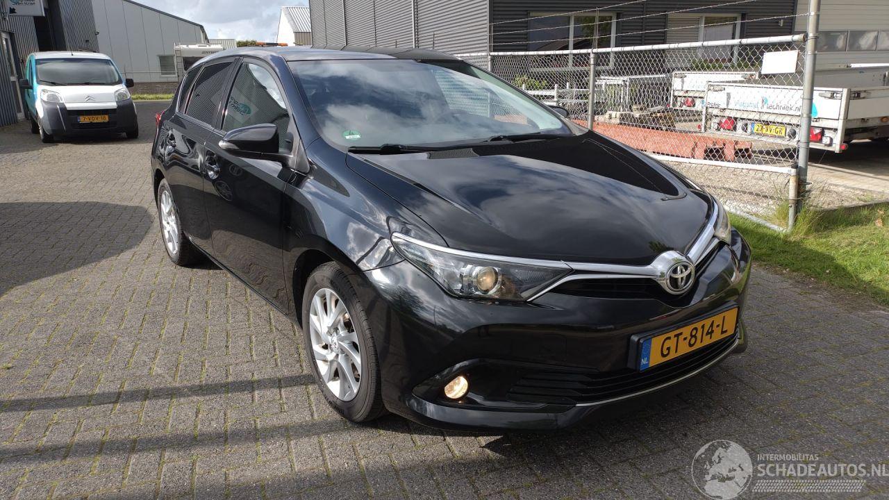 Toyota Auris 1.2T Aspiration Panodak Cruise Clima 2015 weinig schade
