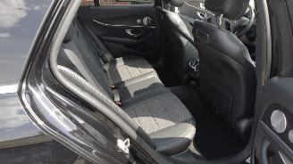 Mercedes E-klasse E220D 4 matic Pano Burmester Nieuwstaat auto! kleine schade picture 25