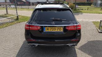 Mercedes E-klasse E220D 4 matic Pano Burmester Nieuwstaat auto! kleine schade picture 6
