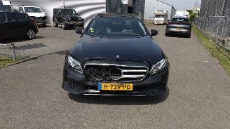 Mercedes E-klasse E220D 4 matic Pano Burmester Nieuwstaat auto! kleine schade picture 2