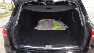 Mercedes E-klasse E220D 4 matic Pano Burmester Nieuwstaat auto! kleine schade picture 21