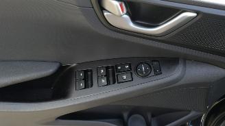 Hyundai Ioniq Comfort EV licht schade gewoon rijdbaar! picture 10