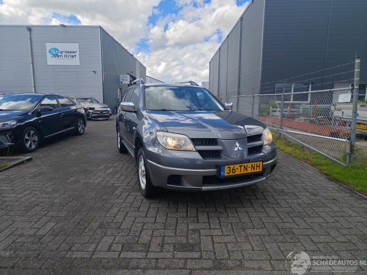 Mitsubishi Outlander 2.0 invite plus lichte rijdbare schade nette auto!