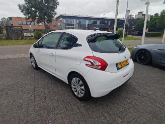Peugeot 208 PEUGEOT 208 Peugeot 208 1.2 Vti 12V PureTech 82 NETTE AUTO picture 2