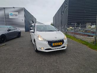 škoda osobní automobily Peugeot 208 PEUGEOT 208 Peugeot 208 1.2 Vti 12V PureTech 82 NETTE AUTO 2012/9