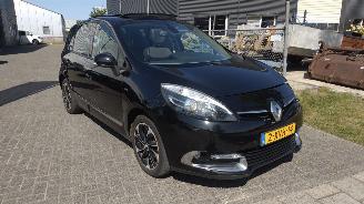 krockskadad bil auto Renault Mégane Scénic 1.6 dci Bose Panodak Clima Mooie Luxe auto! 2014/1