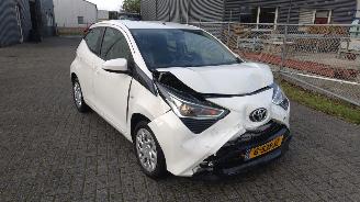 skadebil auto Toyota Aygo 1.0 Automaat 29000 km Mooie nette auto Schroefschade 2019/1