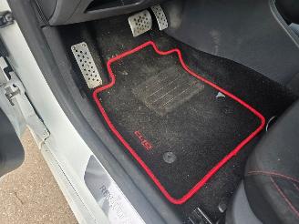 Renault Clio RS ZEER NETJES picture 13