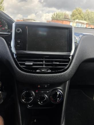 Peugeot 208 1.2vti picture 9