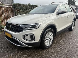 krockskadad bil auto Volkswagen T-Roc 1.5 TSI Life AUTOMAAT 2023 2023/7