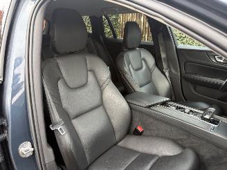 Volvo V-60 2.0 B4 Momentum Business AUTOMAAT MET ELEKTRICITEIT-MOTOR picture 14