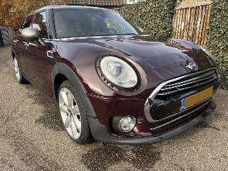 Schadeauto Mini Clubman 1.5 COOPER NAVI PANO AUTOMAAT 136PK ! BOM VOL 2016/6