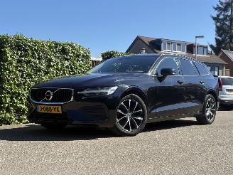 Voiture accidenté Volvo V-60 2.0 V60 Momentum Advantage AUTOMAAT 174PK 2020/10