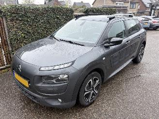 Vaurioauto  passenger cars Citroën C4 cactus 1.2 e-VTi Feel  AUTOMAAT 2015/8