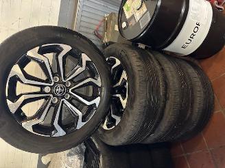 Schadeauto Toyota Yaris Cross 17 INCH RGINELE SPORTWIELEN 2024/8