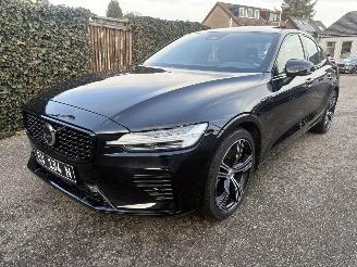 Unfallwagen Volvo S-60 Recharge T8 AWD R-Design Plug in Hybrid 391pk AUTOMAAT 2023/7