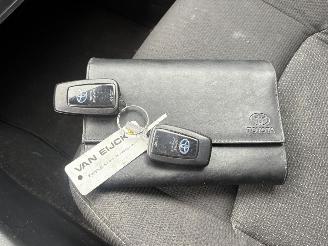 Toyota C-HR GERESERVEERD 1.8 HYBRID SPORT AUTOMAAT 2020 picture 18