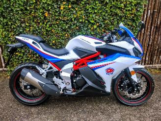 krockskadad bil auto CFMoto ID.3 TR MOTOR GP1 125CC SPORT 2026/1