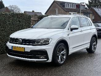 uszkodzony samochody osobowe Volkswagen Tiguan 1.4 TSI ACT Comfortline Business R AUTOMAAT 150PK PANO 2017/10