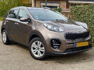 damaged passenger cars Kia Sportage 1.6 GDI 132PK 6BAK 161NM KOPPEL 2017/10