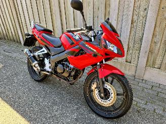 krockskadad bil motor Honda CBR 125 R A1 rijbewijs 2009/1
