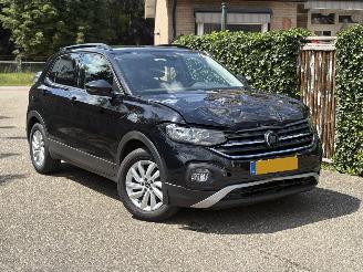 uszkodzony samochody osobowe Volkswagen T-Cross 1.0 TSI Life Automaat 110 PK 2022/10