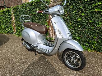 Vespa  PRIMAVERA picture 2