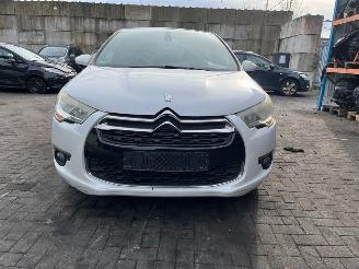 Avarii autoturisme Citroën DS4 1.6 16V VTi 120 Hatchback  Benzine 1.598cc 88kW (120pk) FWD 2011-04/2015-07 (NX5FS) EP6C; 5FS 2012/4