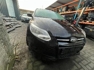 damaged passenger cars Ford Focus 1.6 TDCi ECOnetic Combi/o  Diesel 1.560cc 77kW (105pk) 2013/1
