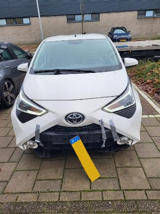 Unfallwagen Toyota Aygo 1.0 12V VVT-i Hatchback  Benzine 998cc 53kW (72pk) FWD (KGB40) 1KRFE 2020/5