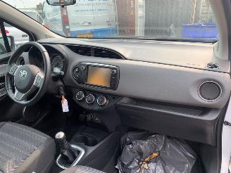 Toyota Yaris 1.0 12V VVT-i Hatchback  Benzine 998cc 51kW (69pk) picture 18