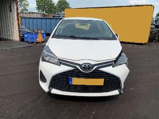 Damaged car Toyota Yaris 1.0 12V VVT-i Hatchback  Benzine 998cc 51kW (69pk) 2016/7
