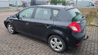 Kia Cee d 1.4 CVVT 16V Hatchback 4Dr Benzine 1.396cc 66kW (90pk) FWD 2009-09/2012-12 (EDB5PB; EDB5PD; EDB5PE) G4FA5 picture 11