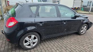 Kia Cee d 1.4 CVVT 16V Hatchback 4Dr Benzine 1.396cc 66kW (90pk) FWD 2009-09/2012-12 (EDB5PB; EDB5PD; EDB5PE) G4FA5 picture 7